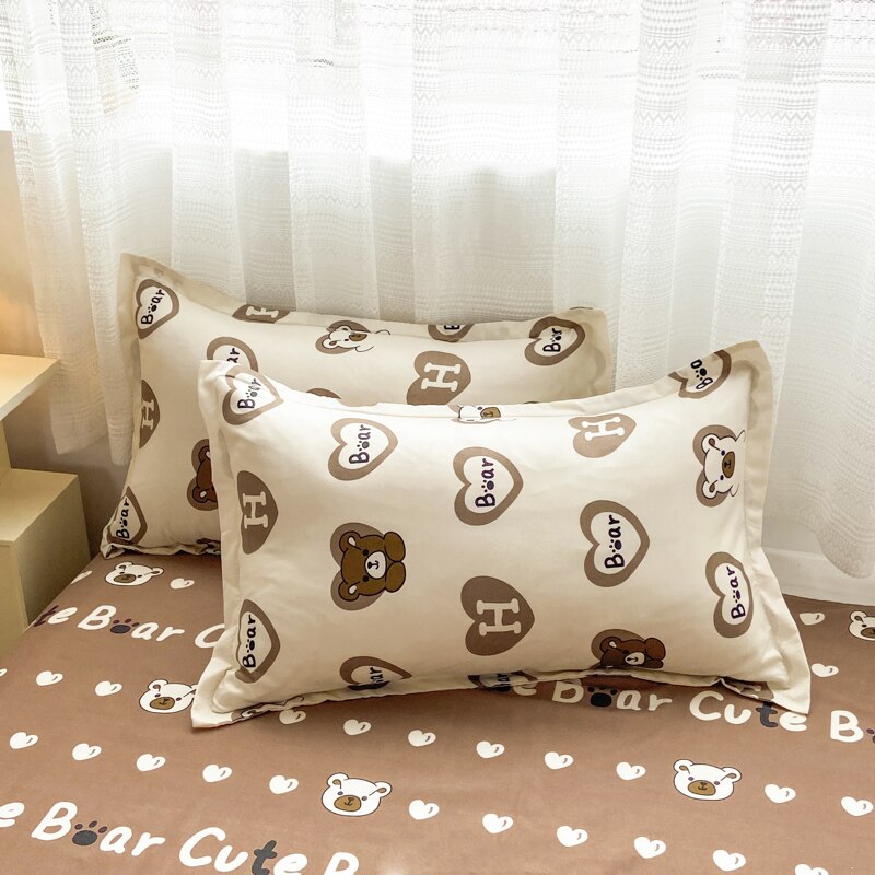 Brown bear and heart bedding set; beige cream color; includes duvet cover, flat sheet, and pillowcases; polyester microfiber; reversible design.