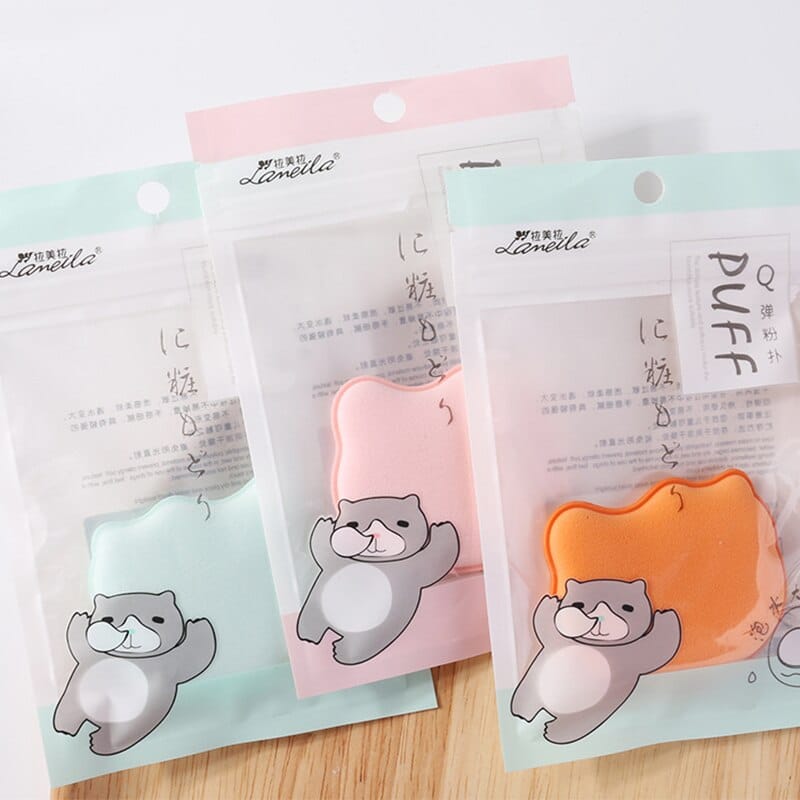 Cute cat-shaped makeup blender sponge; soft, hydrophilic polyurethane; 5.5cm; for flawless makeup application.