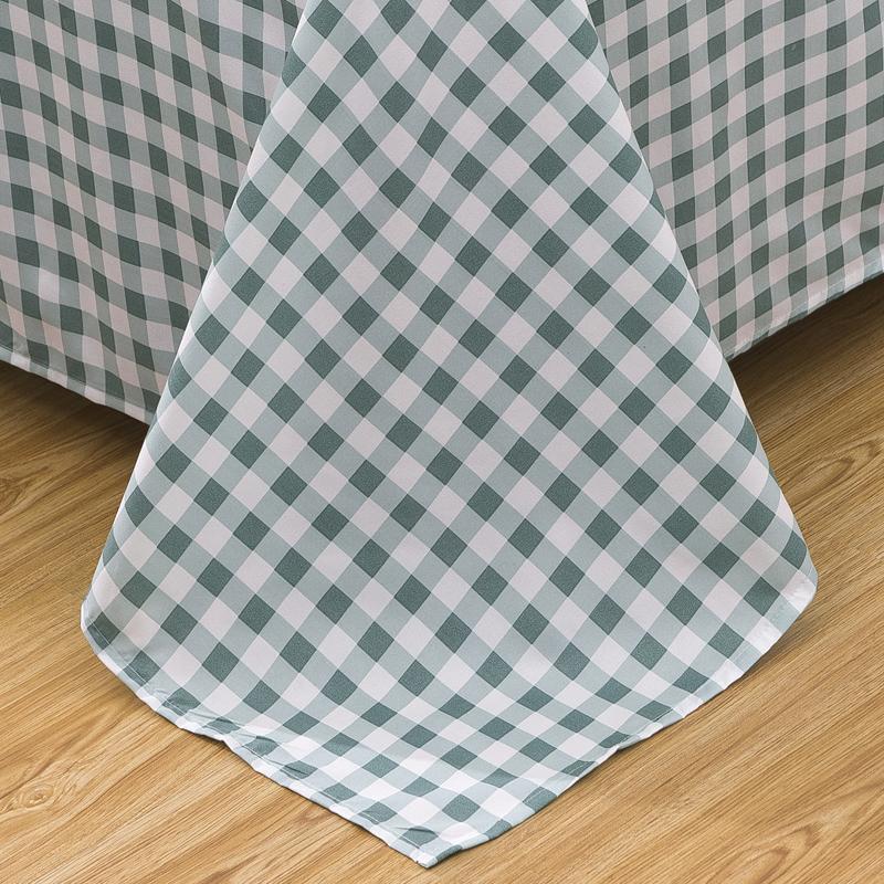 Green gingham girls' bedding set, 100% polyester microfiber, includes duvet cover, flat sheet & pillowcases. Reversible, zip closure, machine washable.