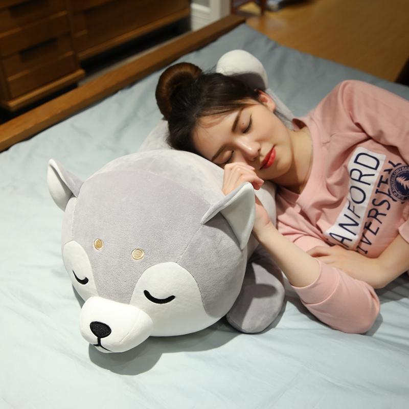 Gray Siberian Husky plush toy, soft PP cotton filling, perfect for cuddling.  Adorable design, allergy-free.