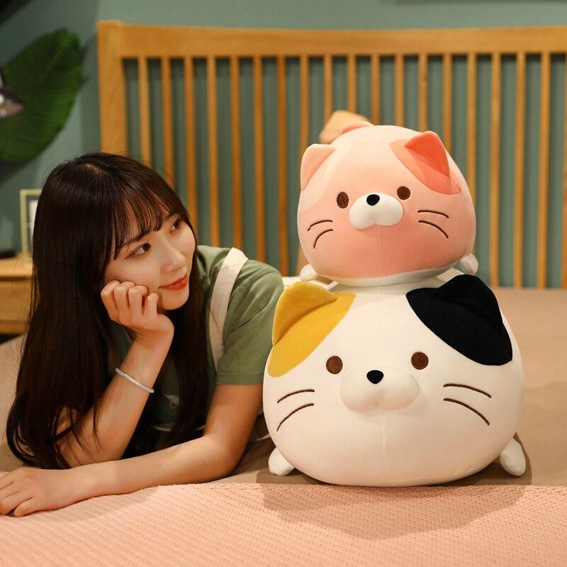 Adorable chubby kawaii cat plushies, soft PP cotton, hypoallergenic, machine washable, perfect gift.
