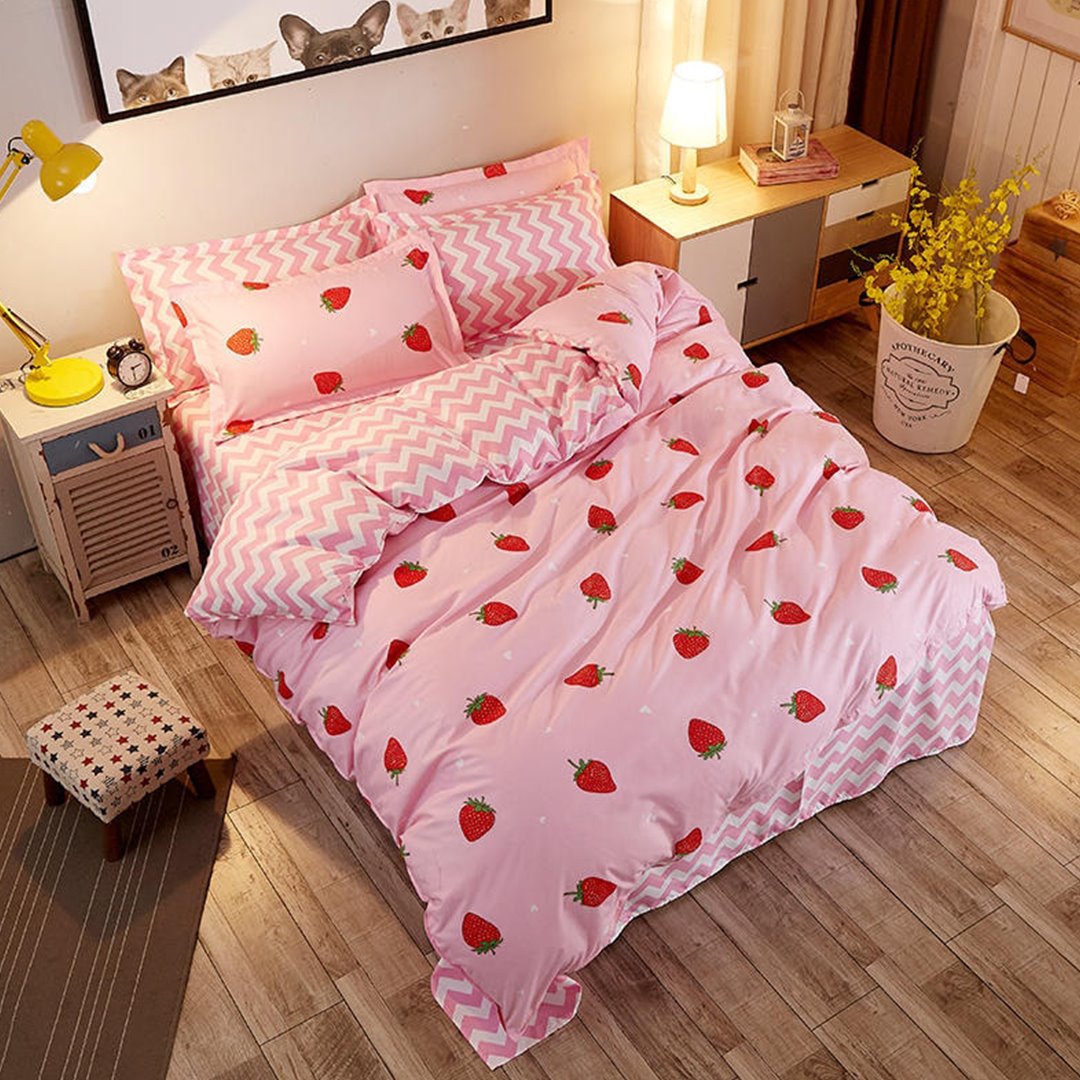 Sweet Strawberry Bedding: Fun ZigZag Fruit Print Duvet Set