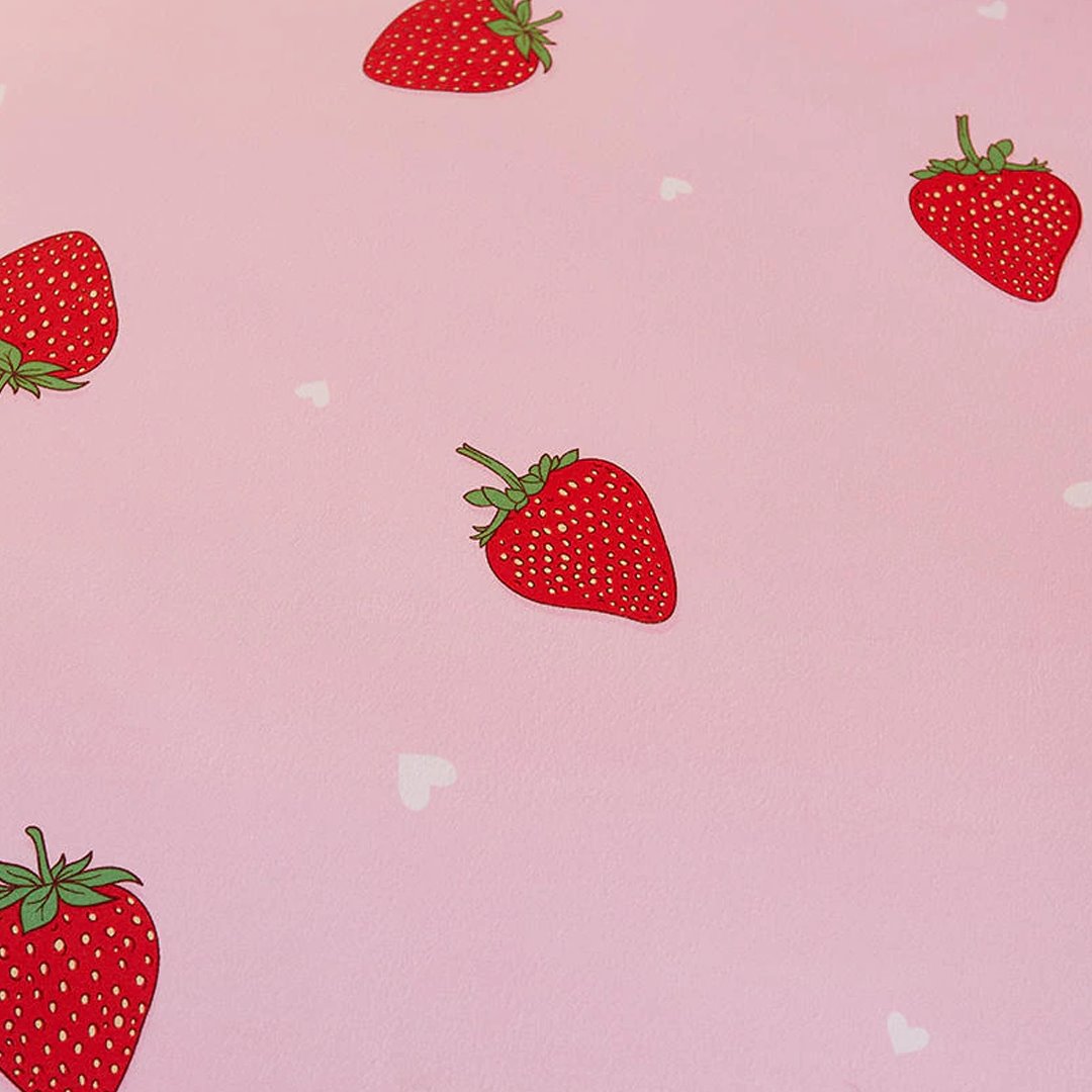 Sweet Strawberry Bedding: Fun ZigZag Fruit Print Duvet Set