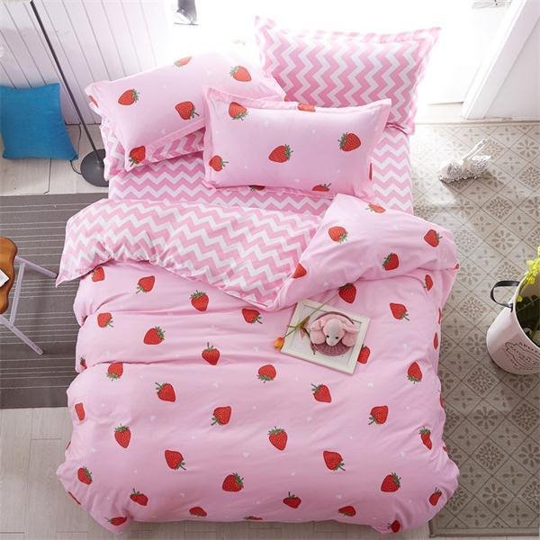 Sweet Strawberry Bedding: Fun ZigZag Fruit Print Duvet Set
