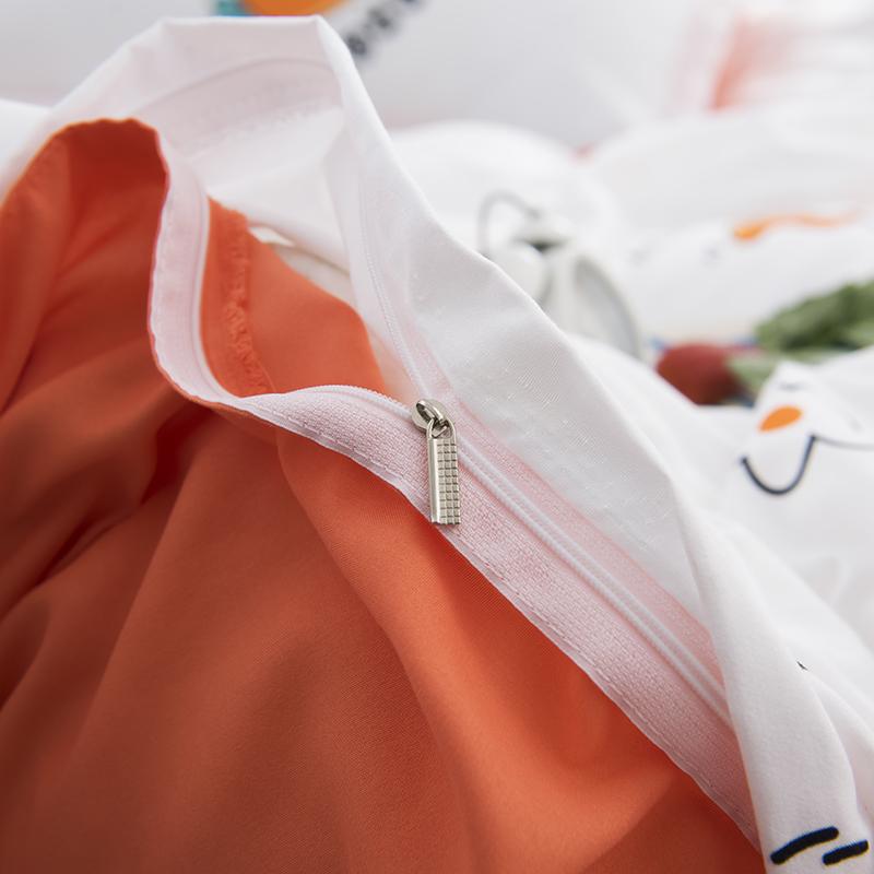 Orange & white kids' reversible bedding set, featuring bunnies and carrots. Soft microfiber, zip closure.